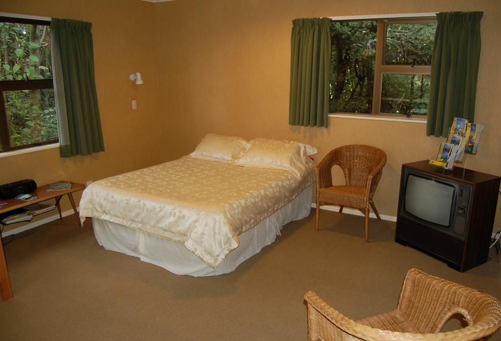 Wheatly Downs Farmstay And Backpackers Hawera Exterior photo